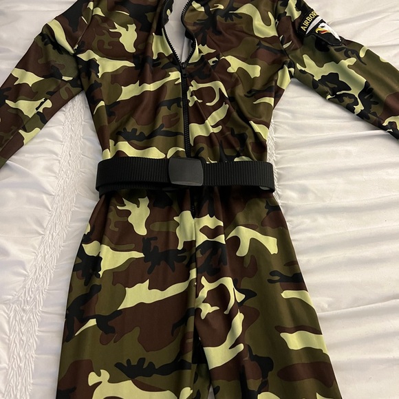 Halloween costume - Picture 3 of 3